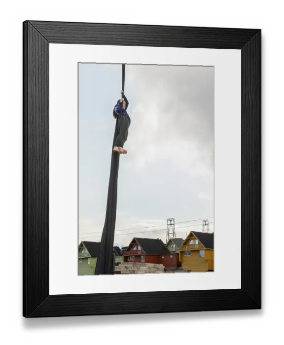 Framed Print : Aerial acrobatics, girls, catch for King Harald as part of the end of coal mining