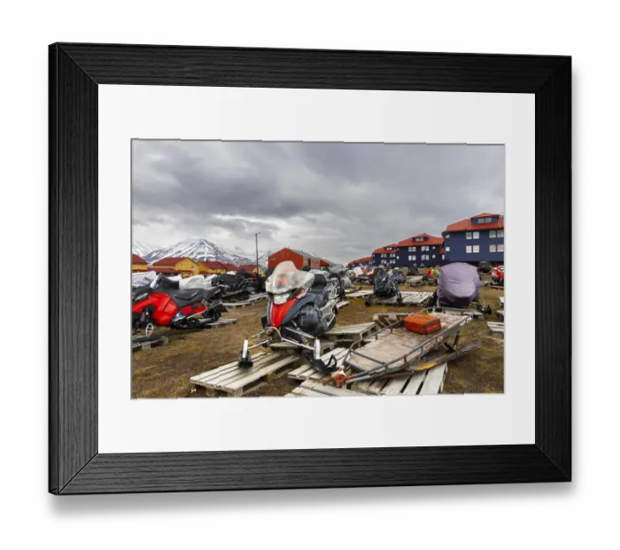 Framed Print : Sikdoos in front of coloured wooden houses Framed Print : Sikdoos in front of coloured wooden houses