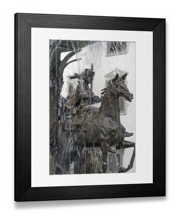 Framed Print : Inner courtyard with the Marienbrunnen fountain by Maximilian RueB Framed Print : Inner courtyard with the Marienbrunnen fountain by Maximilian RueB