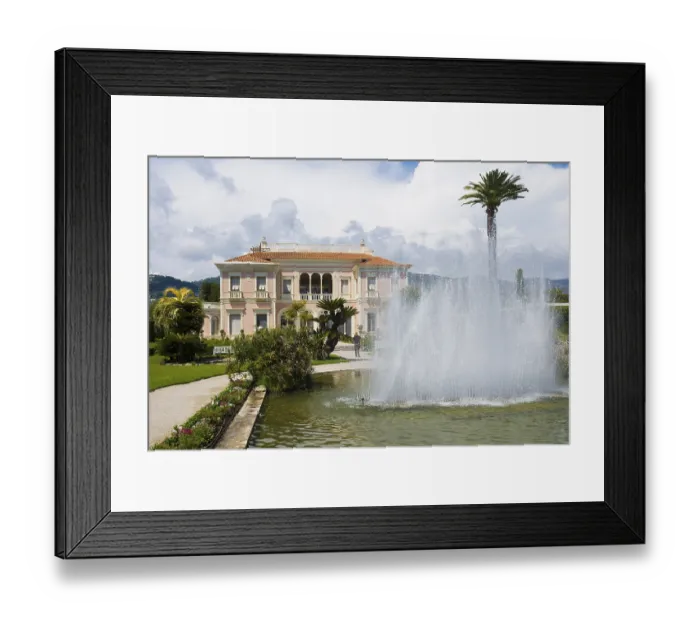 Framed Print : Renaissance-style villa and park Framed Print : Renaissance-style villa and park