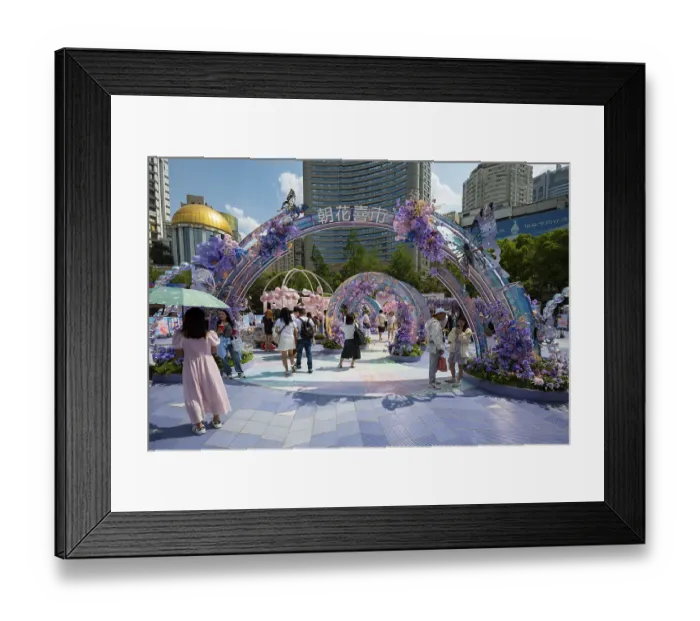 Framed Print : Tourists, visitors, customers, shopping mile Framed Print : Tourists, visitors, customers, shopping mile