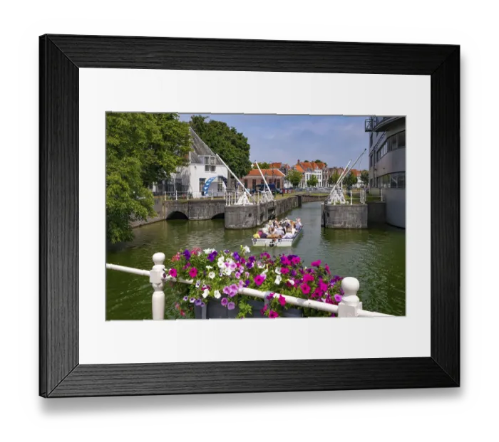 Framed Print : Middelburg, Zeeland, Netherlands - Town houses on the inner harbour in the old town Framed Print : Middelburg, Zeeland, Netherlands - Town houses on the inner harbour in the old town