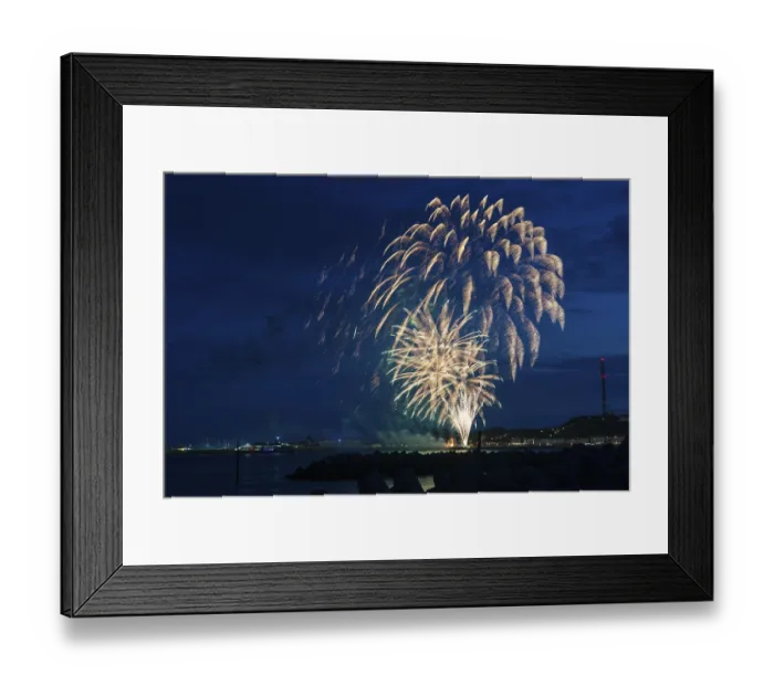 Framed Print : Radiant luminous colours, atmospheric fireworks in green and gold