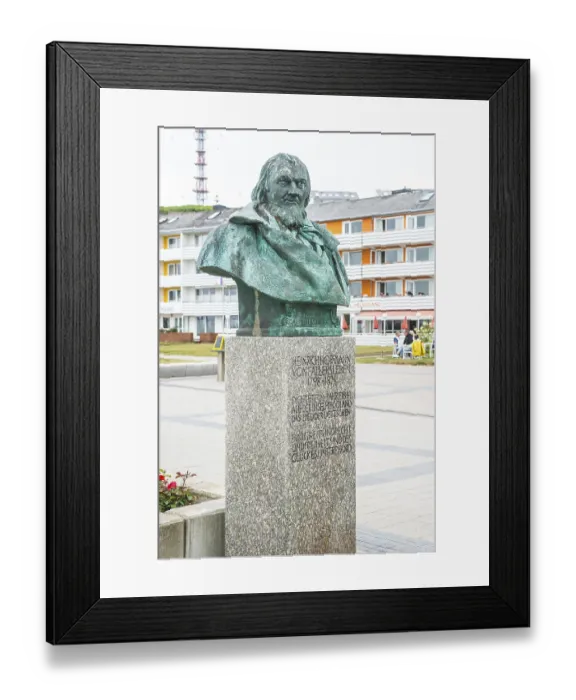 Framed Print : Sculpture, monument, bust, bronze bust of August Heinrich Hoffmann von Fallersleben Framed Print : Sculpture, monument, bust, bronze bust of August Heinrich Hoffmann von Fallersleben