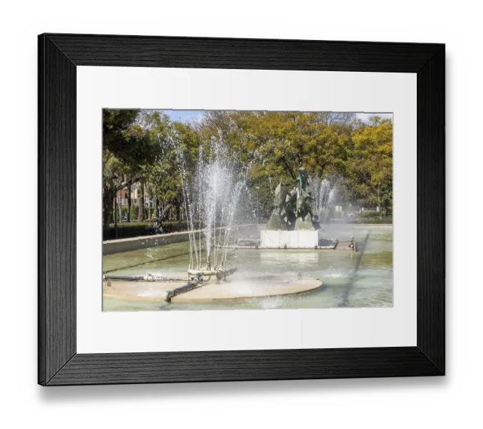 Framed Print : Fuente de los Delfines fountain in Parque Nicolas Salmeron