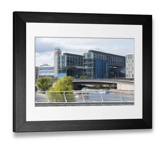 Framed Print : Berlin Central Station seen from the Kronprinzenbrucke