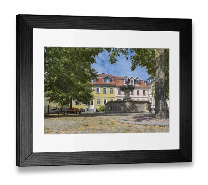 Framed Print : Hennebrunnen fountain on the market square in Ilmenau