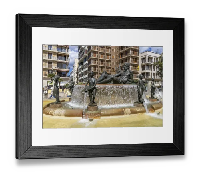 Framed Print : Turia Fountain (Font Del Turia) with a large sculpture of the Turia Man in the centre