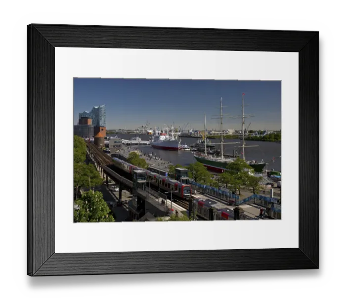Framed Print : View of Hamburg harbour with museum ship Cap San Diego Framed Print : View of Hamburg harbour with museum ship Cap San Diego