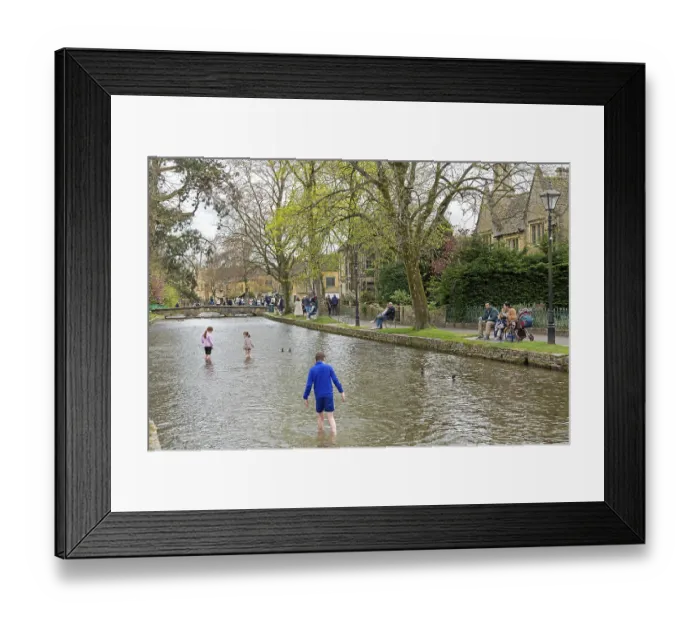 Framed Print : River Windrush, people, children playing in the water