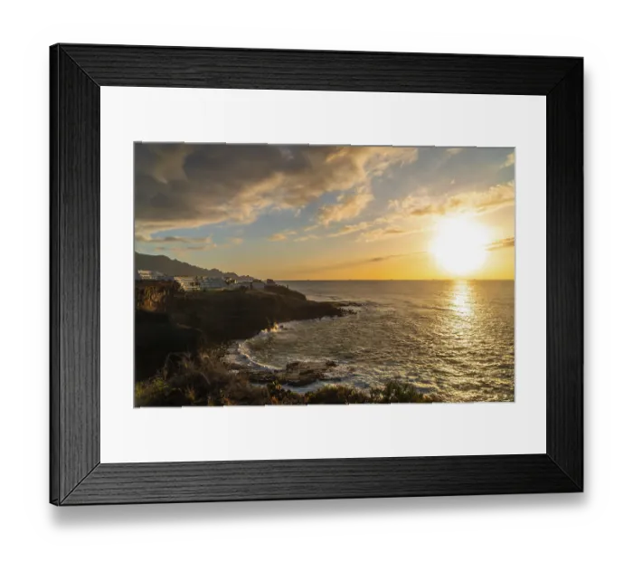 Framed Print : Breathtaking sunset over the atlantic ocean Framed Print : Breathtaking sunset over the atlantic ocean