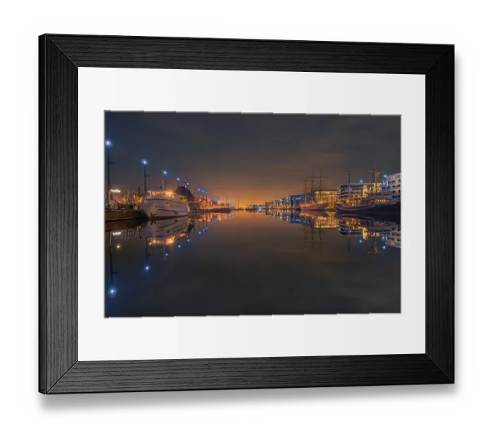 Framed Print : View of the New Harbour in Breemerhaven at night