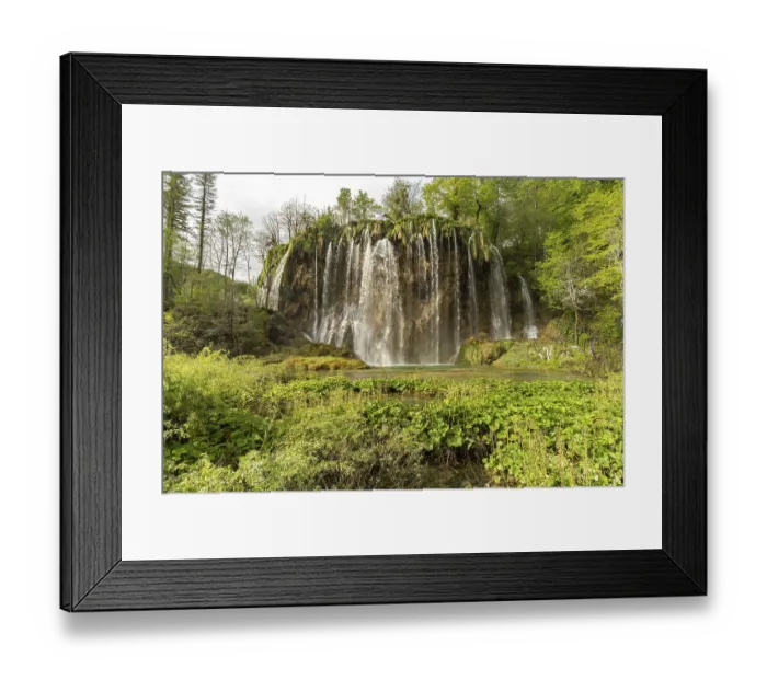 Framed Print : The Veliki Prstavac waterfall in Plitvice Lakes National Park Framed Print : The Veliki Prstavac waterfall in Plitvice Lakes National Park