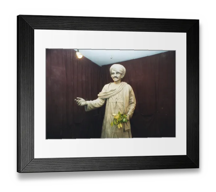 Framed Print : Statue of Mahatma Gandhi, India Framed Print : Statue of Mahatma Gandhi, India