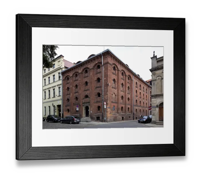 Framed Print : Palais Esken, Esken House Czerwony Spichrz