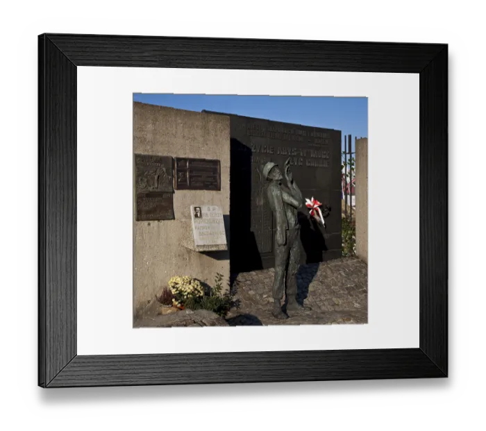 Framed Print : Monument to the Fallen Shipyard Workers Framed Print : Monument to the Fallen Shipyard Workers
