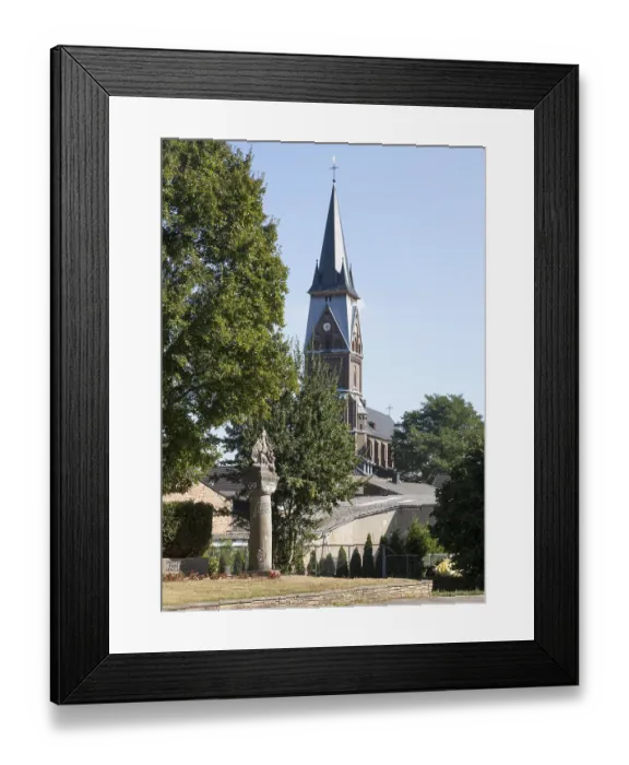 Framed Print : In the foreground St Martin's monument Framed Print : In the foreground St Martin's monument