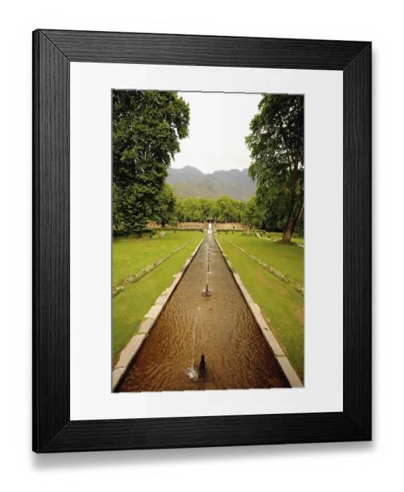 Framed Print : Fountains in mughal garden nishat bagh