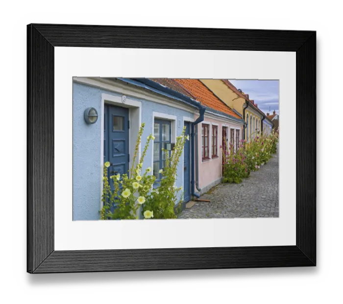 Framed Print : Cobbled street with colourful houses in the picturesque town Simrishamn