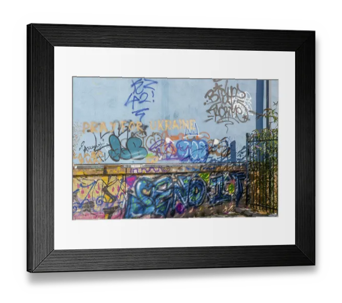 Framed Print : Graffiti artwork at Woodbridge Skatepark