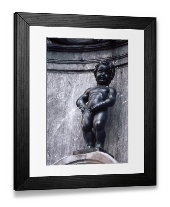 Framed Print : Manneken Pis statue, Brussels, Belgium