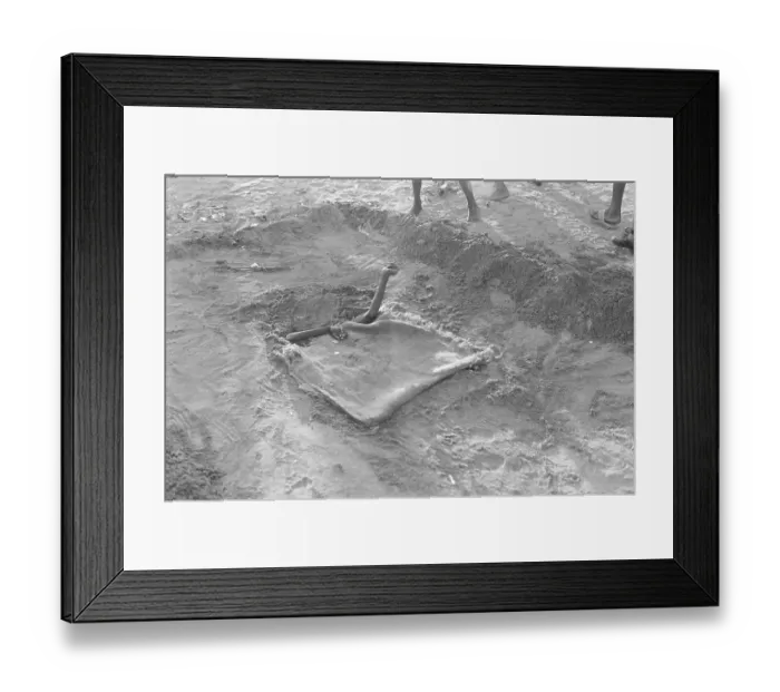 Framed Print : Man begging from underground, Chowpatty Beach Framed Print : Man begging from underground, Chowpatty Beach
