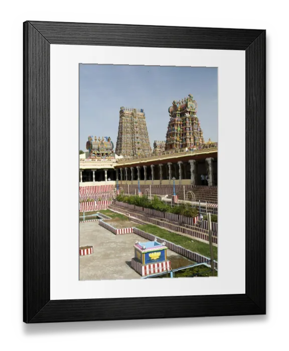 Framed Print : Meenakshi temple and golden lotus tank in Madurai