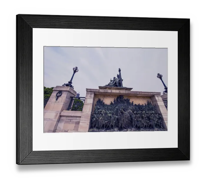 Framed Print : Sculpture at Victoria Memorial