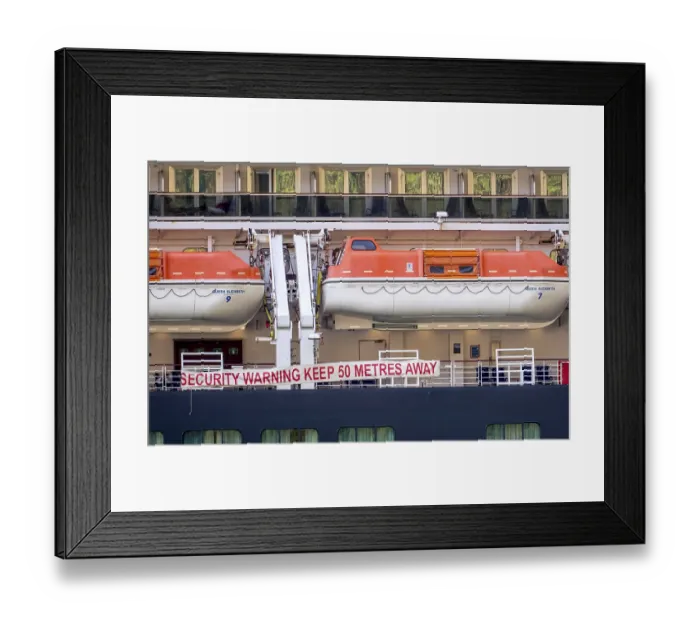 Framed Print : Ship RMS Queen Elizabeth, warning to sea pirates