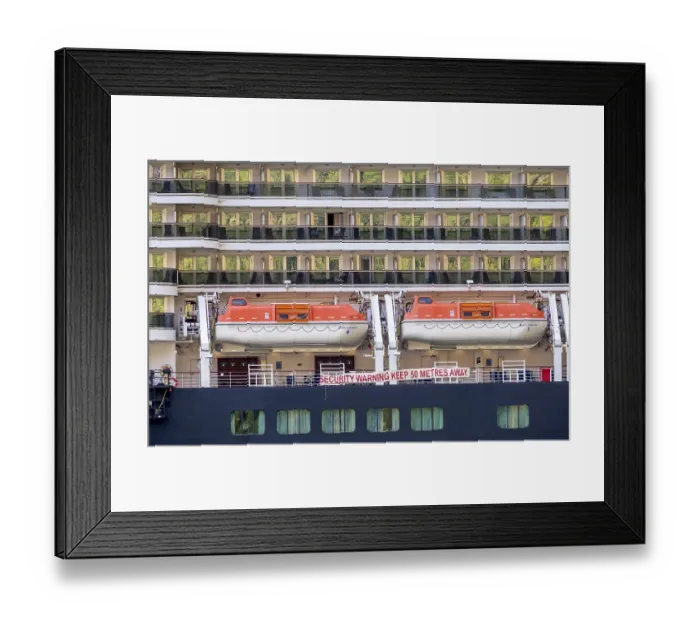 Framed Print : Ship RMS Queen Elizabeth, warning to sea pirates