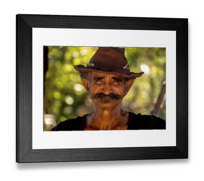 Framed Print : Sugar cane farmer in Valle de los Ingenios