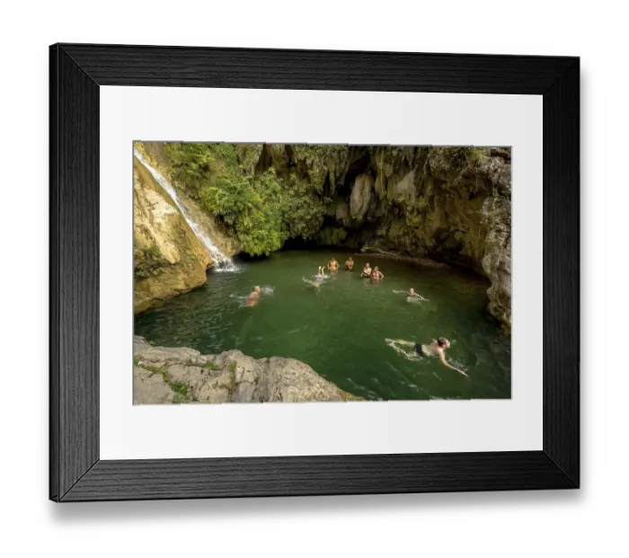 Framed Print : Small bathing lake in the Valle de los Ingenios with tourists