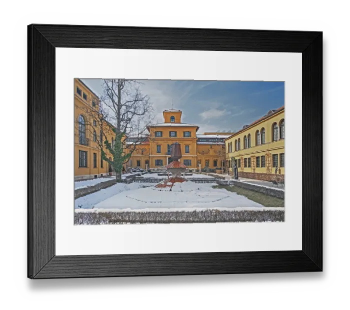 Framed Print : Lenbachhaus in winter with covered fountain Framed Print : Lenbachhaus in winter with covered fountain