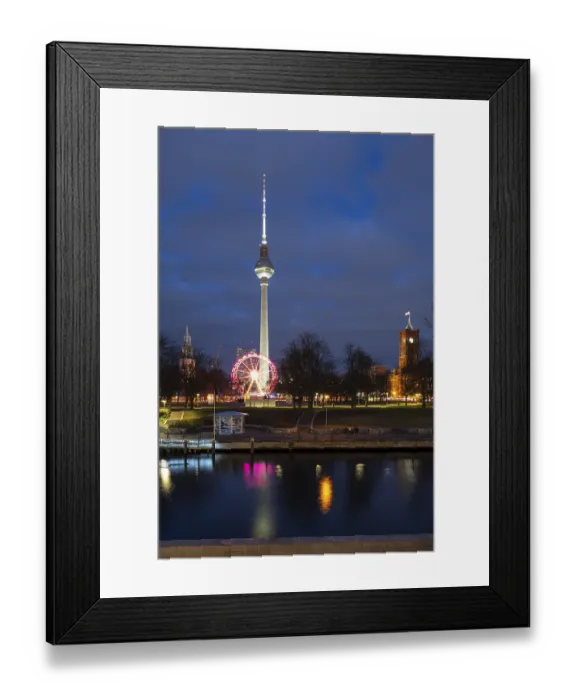 Framed Print : View over the Spree to the city centre park