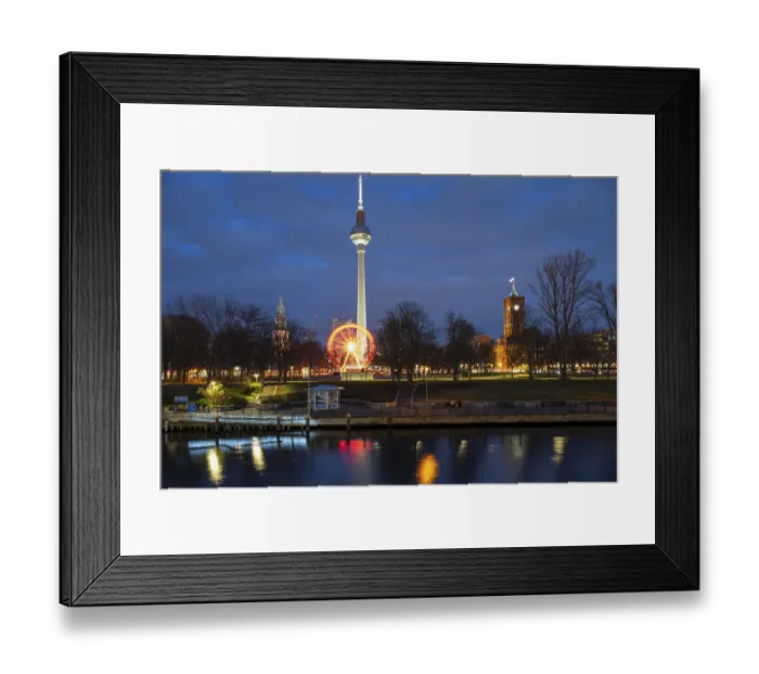 Framed Print : View over the Spree to the city centre park