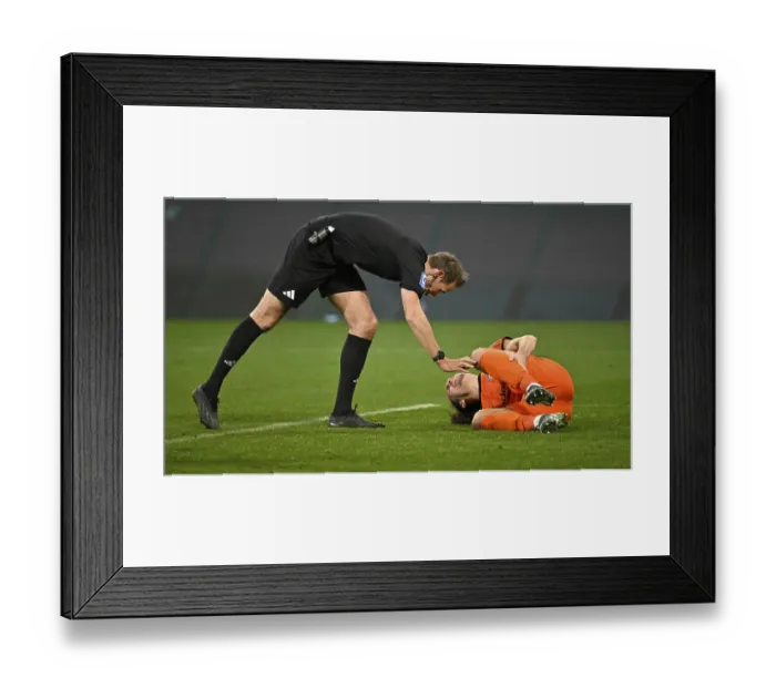 Framed Print : Arthur Theate Eintracht Frankfurt SGE (03) injured Injury Referee Sascha Stegemann attends PreZero Arena Framed Print : Arthur Theate Eintracht Frankfurt SGE (03) injured Injury Referee Sascha Stegemann attends PreZero Arena