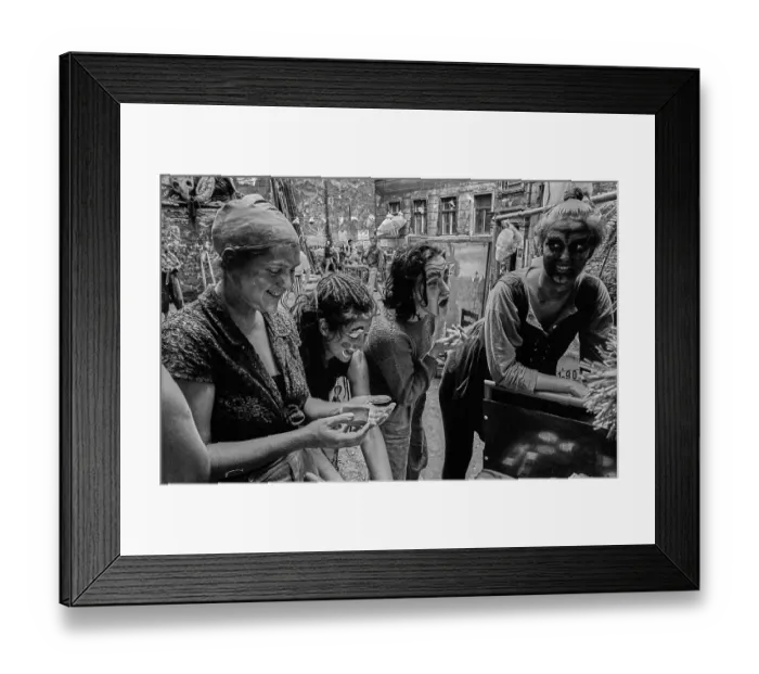 Framed Print : Germany, Berlin, 04.07.1992, courtyard party of the squat KULE (Kunst & Leben)