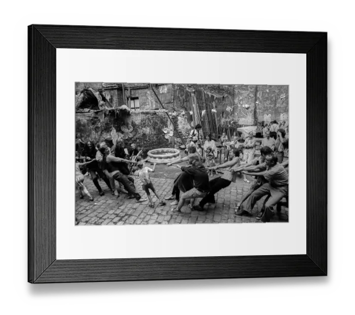 Framed Print : Germany, Berlin, 04.07.1992, courtyard party of the squat KULE (Kunst & Leben)