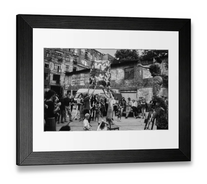 Framed Print : Germany, Berlin, 04.07.1992, courtyard party of the squat KULE (Kunst & Leben) Framed Print : Germany, Berlin, 04.07.1992, courtyard party of the squat KULE (Kunst & Leben)