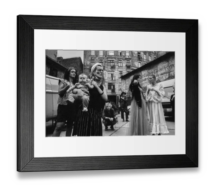 Framed Print : Germany, Berlin, 04.07.1992, courtyard party of the squat KULE (Kunst & Leben)