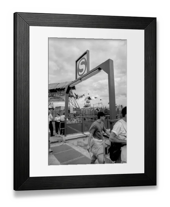 Framed Print : Germany, Berlin, 15.07.1992, S-Bahn station Potsdamer Platz