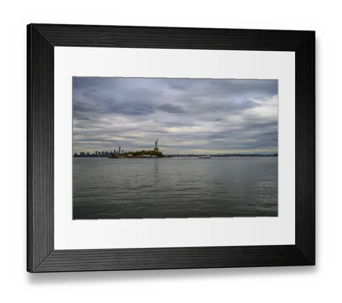 Framed Print : Views on New York Harbor, Manhattan and Statue of Liberty from the Liberty State Park Framed Print : Views on New York Harbor, Manhattan and Statue of Liberty from the Liberty State Park