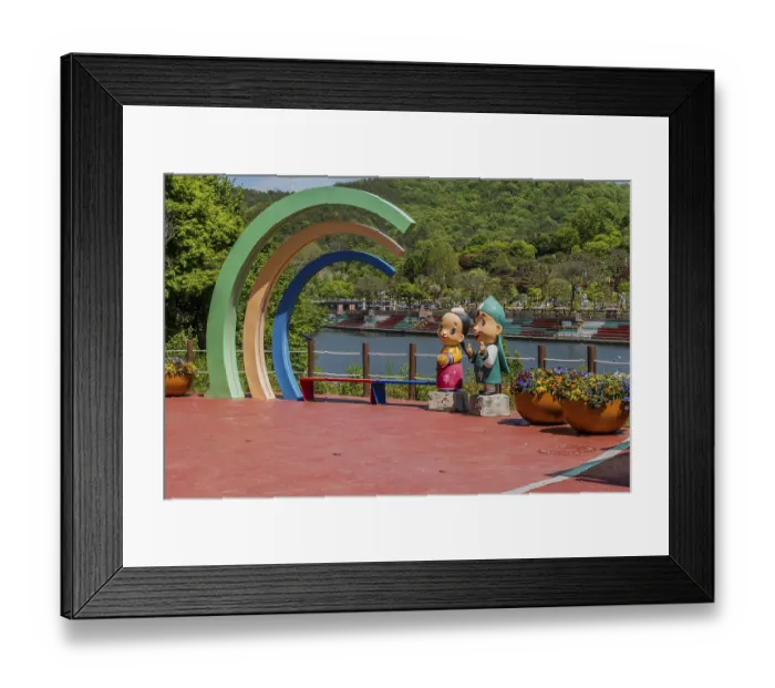 Framed Print : Daejeon, South Korea. May 7, 2020: Sculpture of Korean man and woman wearing traditional hanbok at Ppuri Ancestral park