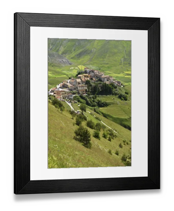 Framed Print : Mountain village of Castelluccio