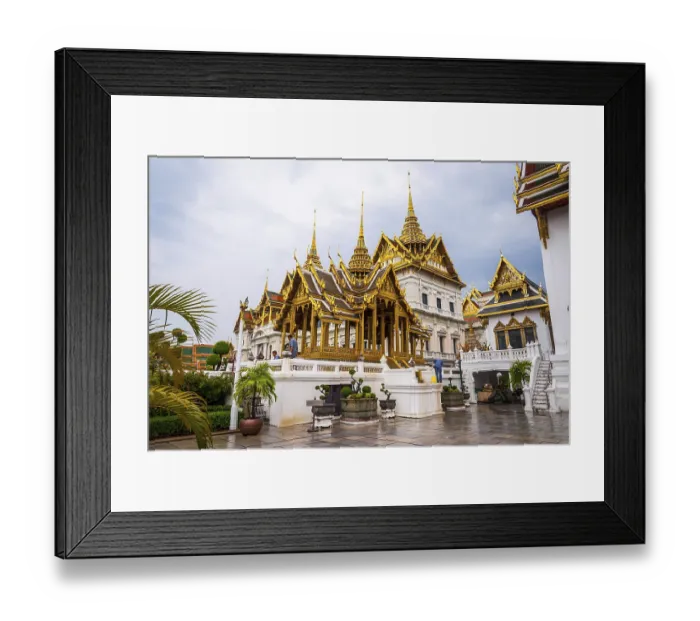 Framed Print : Bangkok, Thailand - Sep 11, 2015: People visiting Wat Phra Kaew