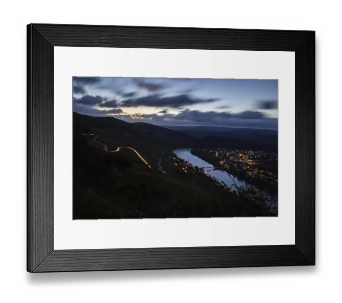 Framed Print : Beautiful vineyards in autumn, yellow leaves Framed Print : Beautiful vineyards in autumn, yellow leaves