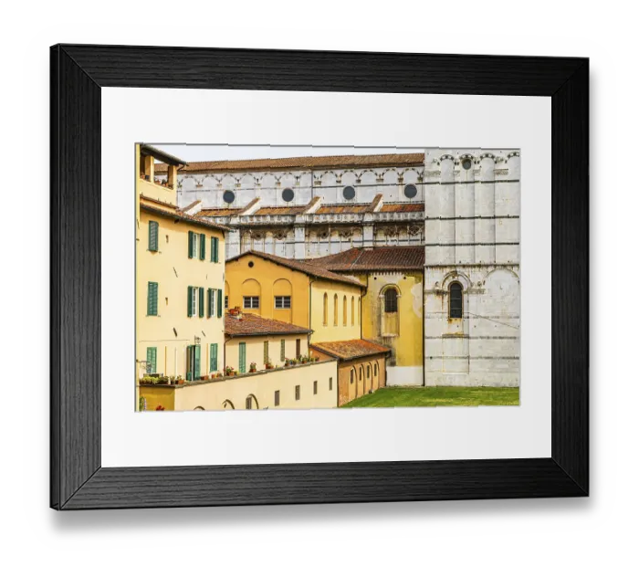 Framed Print : Winding houses with pastel-coloured facades