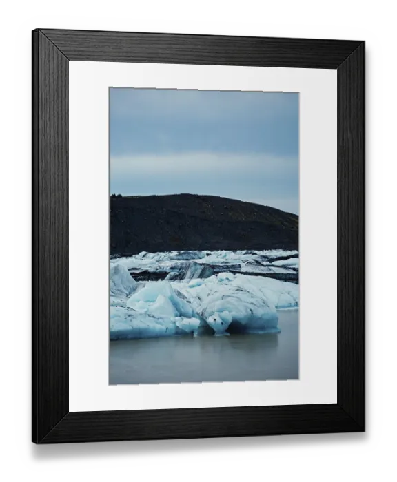 Framed Print : Blue icebergs against a horizon