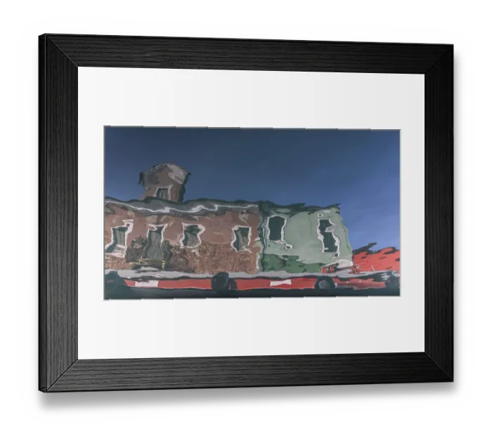 Framed Print : Bunte Hausfasssaden spiegeln sich im Wasser