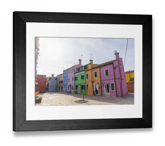 Framed Print : Bunte Hauser in Burano, Insel Burano Framed Print : Bunte Hauser in Burano, Insel Burano